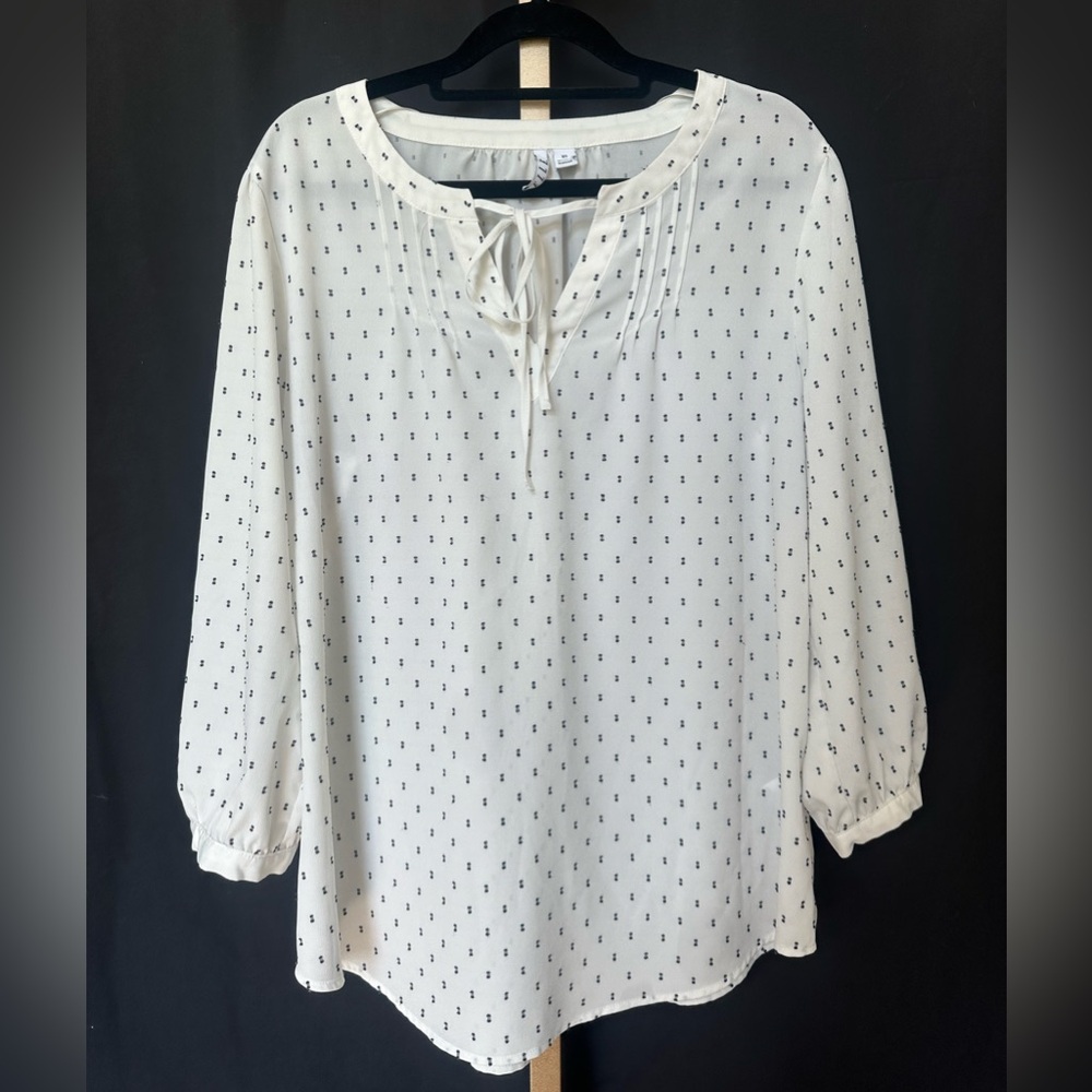 ELLE lightweight blouse in white with black dots. V neck with ties. Size XS NWOT